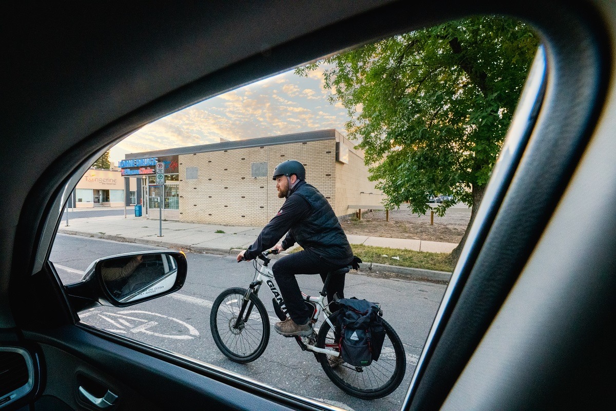 CityofRegina's tweet photo. Share the road Regina. ๐ฒ๐ The next cyclist you see, be sure to give โem a piece of your kind.
Make space around hazards.
Visit https://t.co/7AXAzNy1ab to learn more about the rules of the road.
#BikeSafetyWeek #yqr https://t.co/gZkIaym4Rd