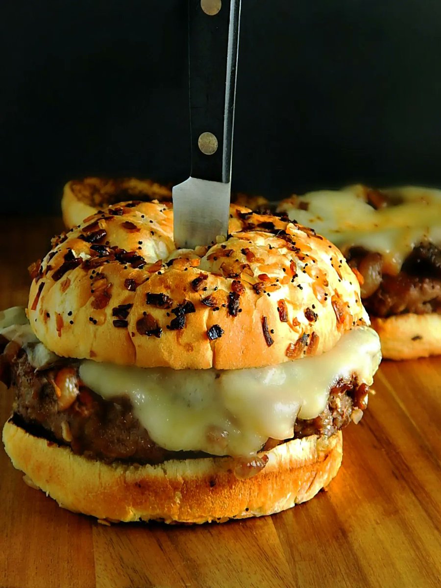 Nom! These French Onion Soup Burgers look so good we're drooling on our computers! Cannot wait to pair them with our Elderberry Dry Reserve. buff.ly/3lj4mCp