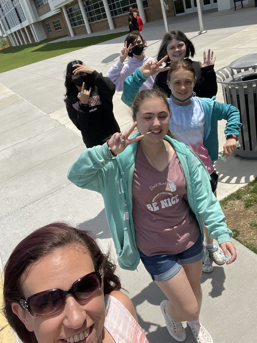 TeachCPWilliams's tweet photo. When everyone spends all morning in an SOL test you walk 1-mile in the sunshine in the afternoon! ☀️ 🚶‍♂️ 🚶‍♀️ https://t.co/gW6ghnWuFH