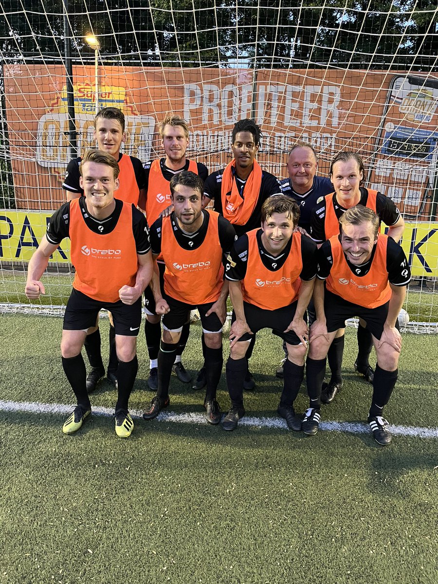 P_Posthuma's tweet photo. Al 16 competitiewedstrijden achtereen niet verloren. Nog drie finales! Te beginnen as zaterdag, de thuiswedstrijd tegen Owios #asvdronten #wzd #knallen #team #doel #missie #voorsprong https://t.co/NwRQqQEfq4