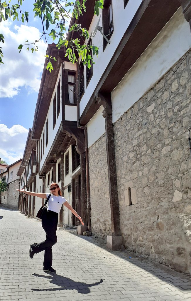 Beğendiği fotoğrafı, hızını alamayıp sosyal medya hesaplarının tümünde paylaşan o kız: