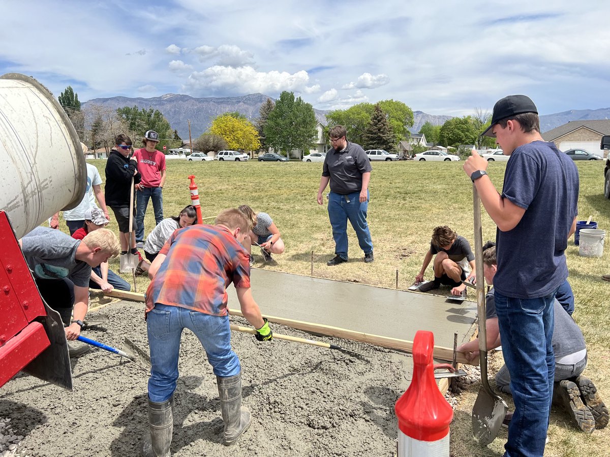 THEfremonthigh's tweet photo. The Fremont Construction Class was out doing some hands on learning today. They poured the base for a new shed. It will belong to the Boys & Girls Tennis programs to store equipment once completed. 🙌 #CTE #ConstructionClass #PackisBack https://t.co/xj5hs5d3V5
