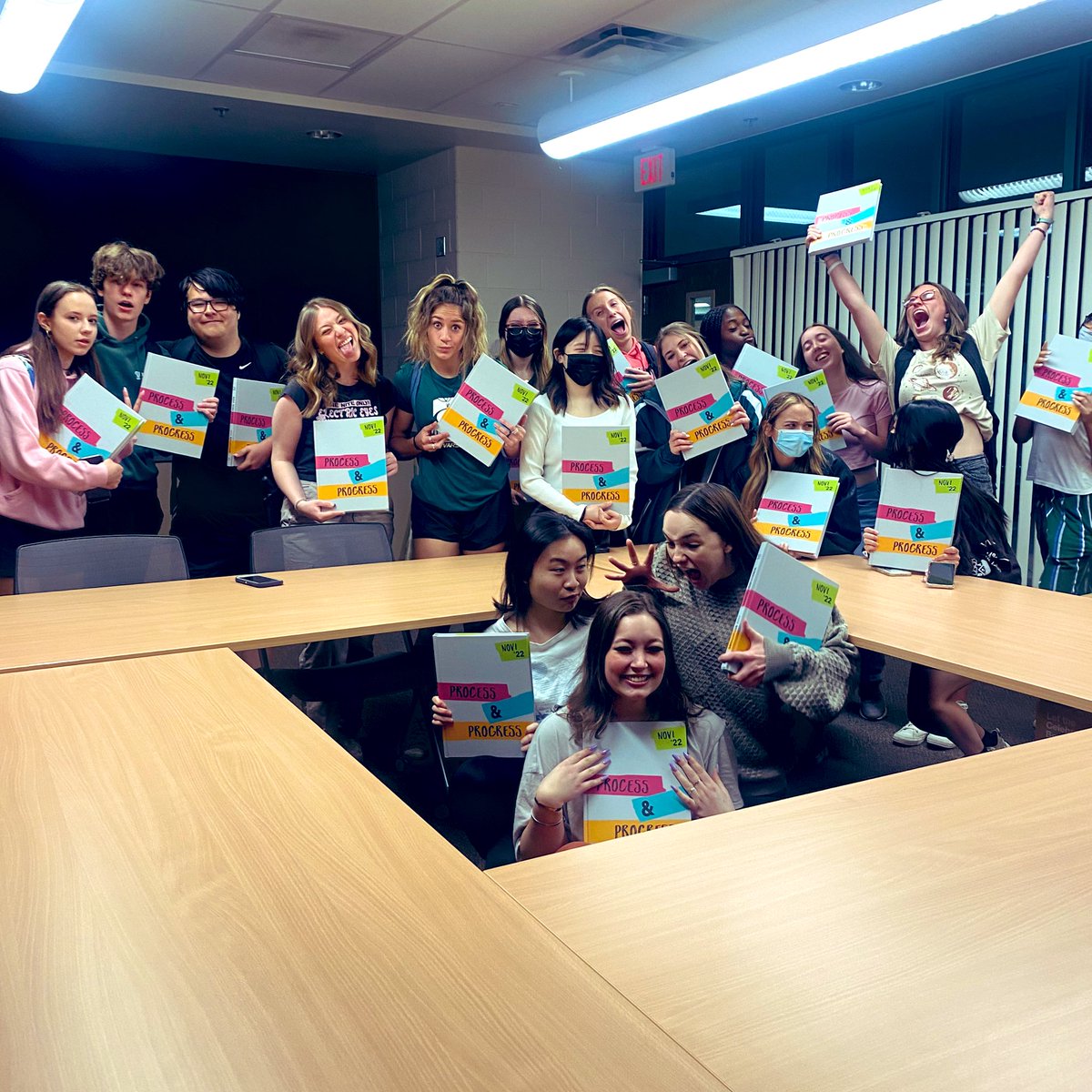 mschandlerbrown's tweet photo. Shoutout to our yearbooks staff during distribution week! We are all so excited to share this yearbook with you guys; sooOOooOoOoo much hard work has gone into it🤓🤩📗 https://t.co/1bG3RqqMSu