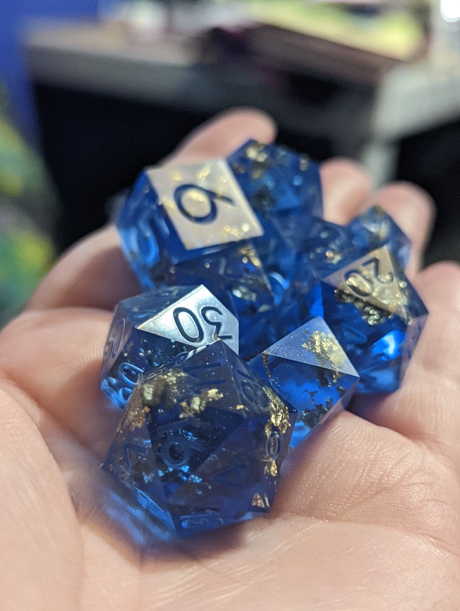 FishMakesDice's tweet photo. Pull of the day! Birthday dice for a friend. :3

#handmadedice #dice #dicemaker #ttrpg #dnd #dungeonsanddragons #diceset #dnddice #resin #resinart #dicegoblin #mathrocks https://t.co/fJY0fg4prp