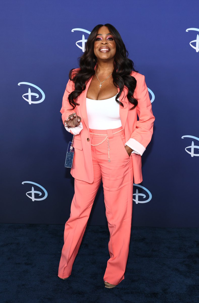 OnTheRedCarpet's tweet photo. .@NiecyNash, Ellen Pompeo and Tatiana Maslany have arrived at the 2022 ABC Disney Upfront at Basketball City Pier 36 in New York City.
(Photo: Dia Dipasupil/Getty Images) #abcupfronts https://t.co/Y6P7oHp3nk