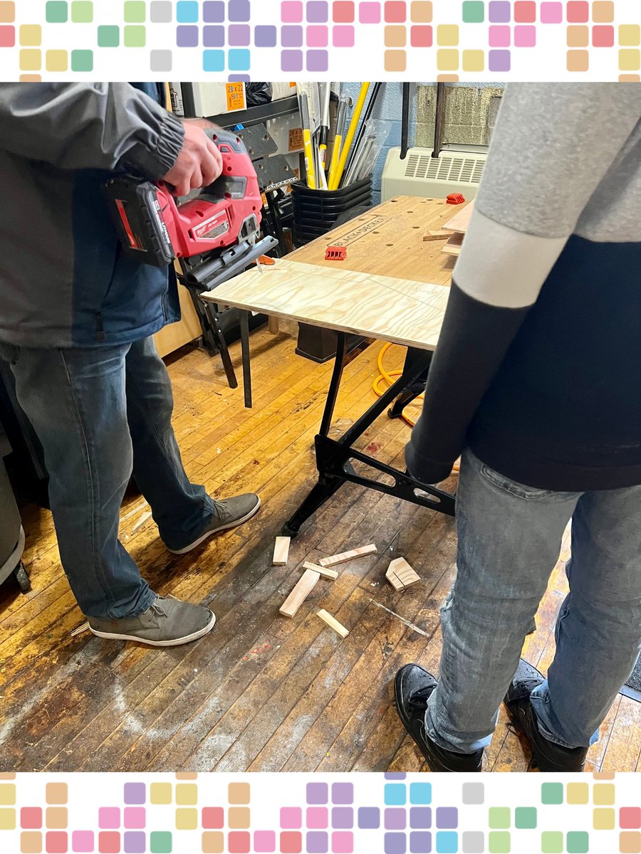 HWDSB's tweet photo. HWDSB's Transitions Trailer gives students the opportunity to explore the world of STEAM by bringing technological education right to their school. The program helps students discover new passions before they enter secondary school!

What a great way to #BePreparedForSuccess ⚙️ https://t.co/lgXDzIlS1V