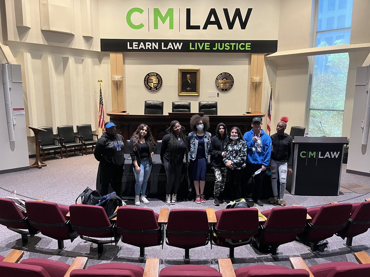 APGOPORCCA's tweet photo. The Governerds and Legal Eagles went to law school today to get us some lawing done. Had a blast. #cmlaw https://t.co/Oe2EgIdVF0