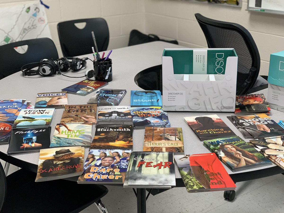 emilyfranESL's tweet photo. Check this out!!! 😲🔥📚📖📦

My newcomers get to enjoy NEW &amp; GREAT books. These new @SDLBACK kits are a game changer 🙌🏽 #Phonics #SightWords #vocabulary AND #CompellingText

Already planning for next school year! https://t.co/Hb9N3dTRvE