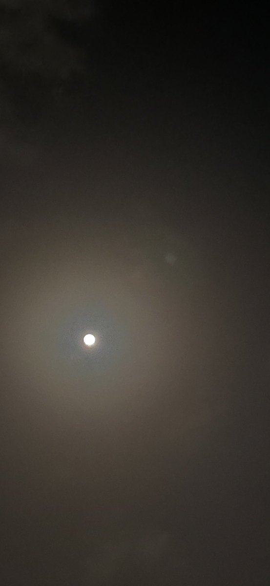 Sultan60545779's tweet photo. #Nehaliya💯 #FullMoon #nightmoon #normalcamera #awesomemoon #explorer #twittersupport https://t.co/qlrDqMJlUV