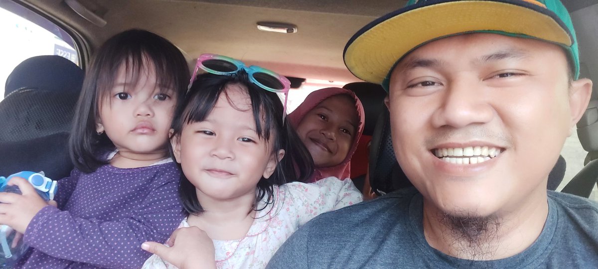 ajibot's tweet photo. Anak sholehah ayah https://t.co/sJidXPzEIe