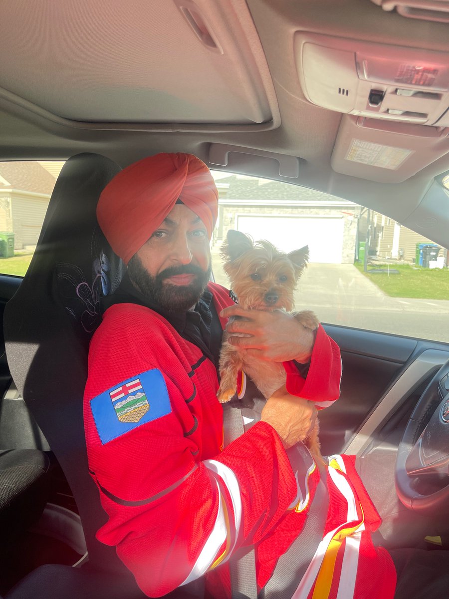 ZaraKxx's tweet photo. Update:

Thank you so much for all your support.  We are currently working with the police and will be taking it offline for now until we get further information. We are very very thankful for all the support and kind words.  My dad is doing okay at the moment. 

#flames https://t.co/N5OOWl4jFh