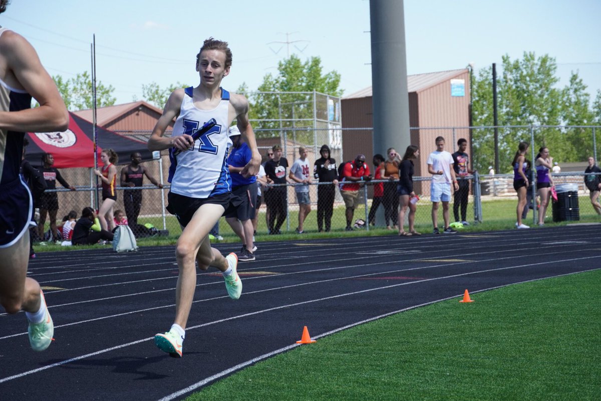 theworthington2's tweet photo. @Kilbournetrack Regional Qualifiers (7:58.45) in the 4x800m this afternoon at Hilliard Darby. Way to go AJ, Ryan, Mitchell, and Steven! @WKHSWolves @wcsdistrict #itsworthit #runworthington https://t.co/MxXcCIFnyk