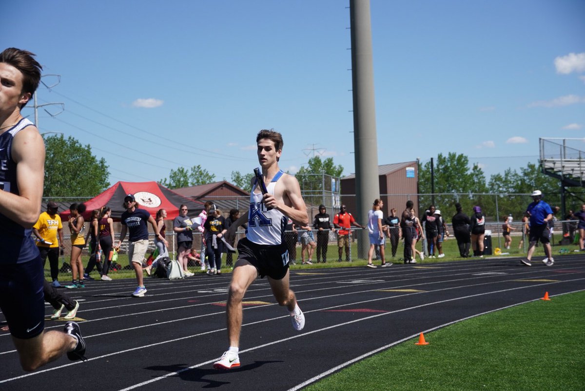 theworthington2's tweet photo. @Kilbournetrack Regional Qualifiers (7:58.45) in the 4x800m this afternoon at Hilliard Darby. Way to go AJ, Ryan, Mitchell, and Steven! @WKHSWolves @wcsdistrict #itsworthit #runworthington https://t.co/MxXcCIFnyk