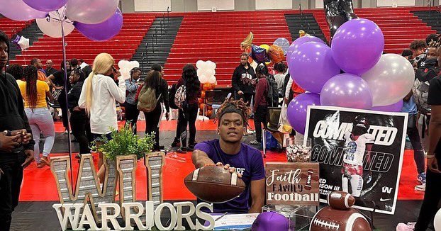 edrob31's tweet photo. All thanks to the man above🙏🏾 I will be furthering my education and sports journey at the Waldorf University 
1000% committed
 @doll_kye @coach_paramore @WaldorfWarriors #GOWARRIORS  rip granny🕊 https://t.co/tKJcVLMKcE
