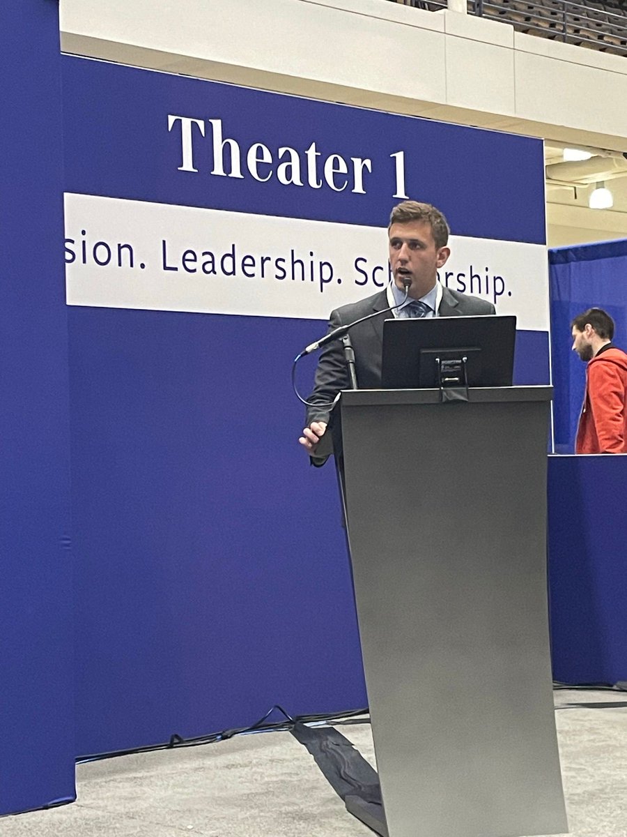 ⁦@AATSHQ⁩ meetings are where the future of #CTSurgery is on display ⁦@lab_ferrari⁩ had four amazing residents presenting their work! Well done! ❤️❤️❤️❤️ #AATS22 ⁦@ColumbiaSurgery⁩