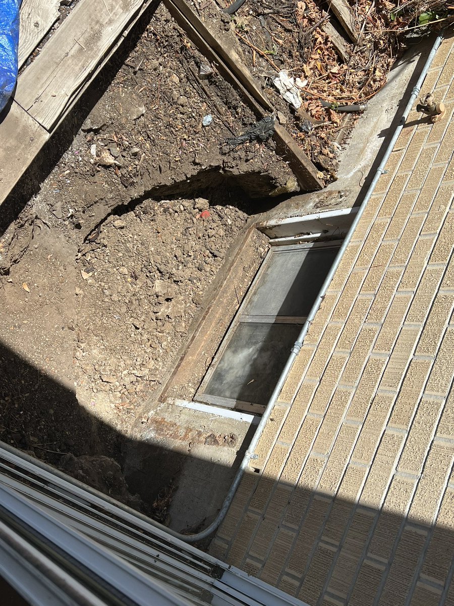 D1Entertainmnt's tweet image. If you need a window well installed- don’t ask me 😂 

#OnToTheNextProject