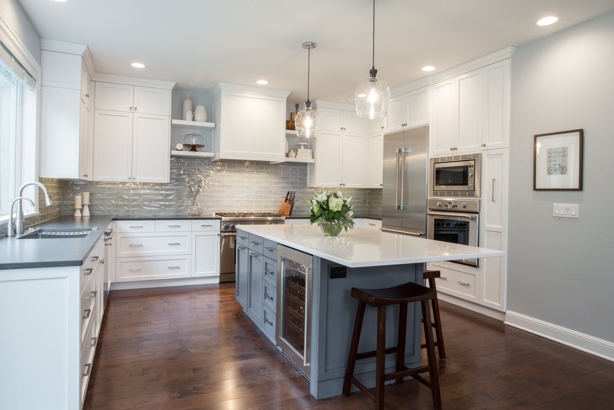 From dark and dated to bright and beautiful! See more from this Cedar Mill Kitchen Remodeling Project: neilkelly.com/blog/cedar-mil… 

#beforeandafter #kitchendesign #remodeling