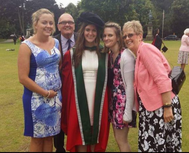 EmmaYhnell's tweet photo. @leasterl76 #firstgen and #firstphd
For a girl who didn't even know what a PhD was until the second year of undergrad...
...the girl done good!! https://t.co/q5pAFld6Y3