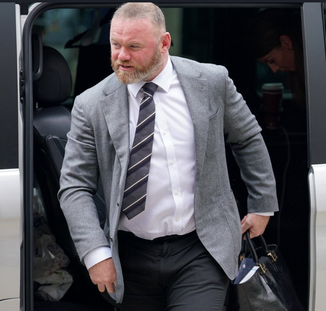 tarMAKbert's tweet image. Surely if Wayne Rooney gets bored in the High Court he could tag in his double @EoinListon to hold Colleens handbag and nod and smile occasionally! #wagathachristietrial #GAA