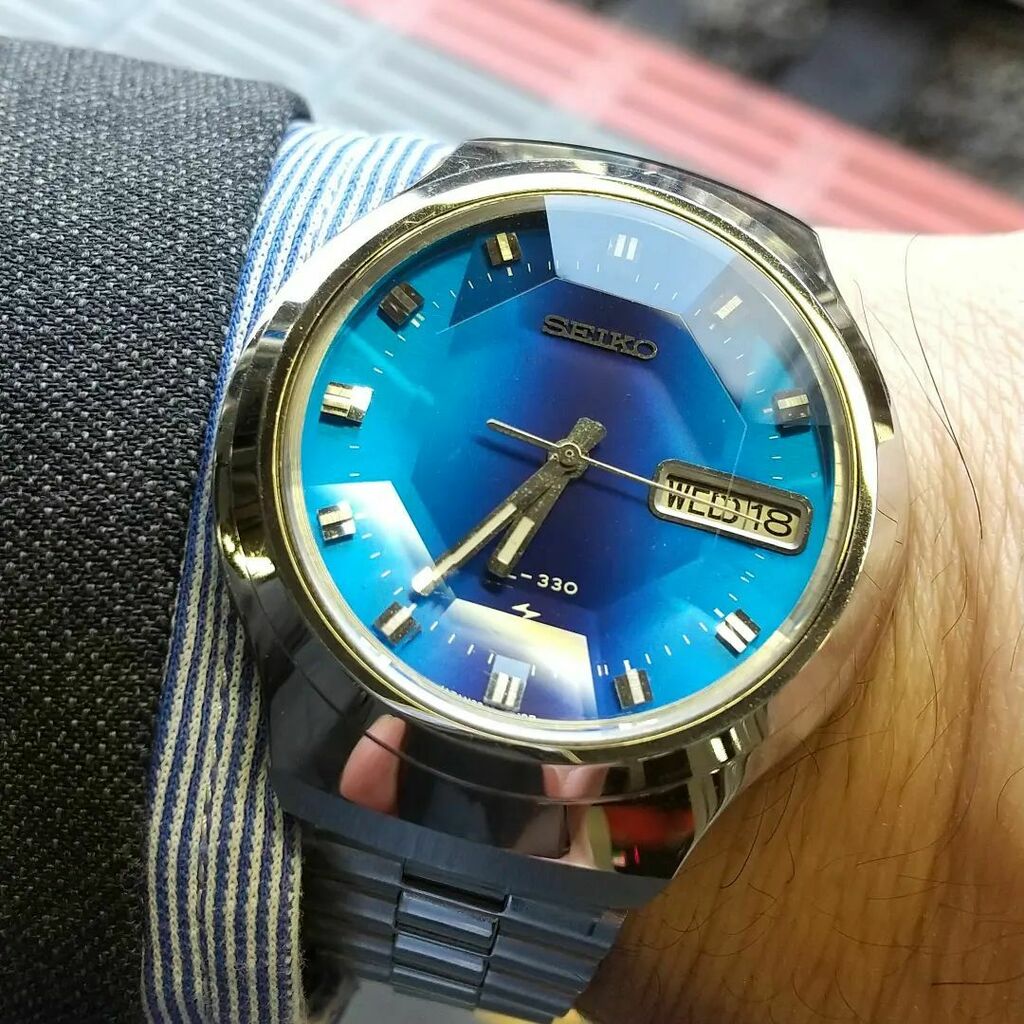 chronotron2's tweet photo. 今日は久々に晴天。なのでブルーのセイコー ELECTRONIC EL-330で。
カットガラスが気分を上げてくれます。
#今日の時計 #セイコー #セイコーエレクトロニック #電磁テンプ #todayswatch #seiko #seikoelectronic #el330 #electronicwatch #tw https://t.co/cggxRjhfL5