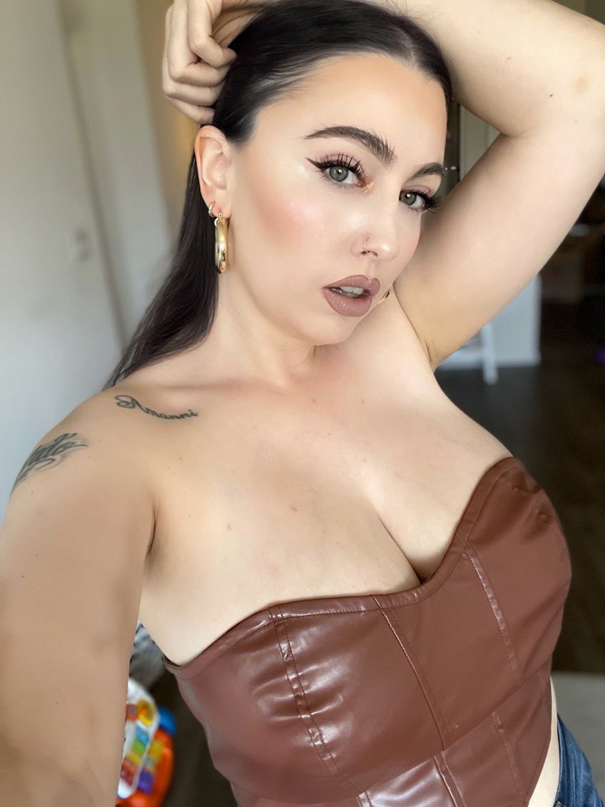 1 pic. Just posted this stunning nude photo set on my onlyfans. 🥵 https://t.co/0dZtQJxiCD