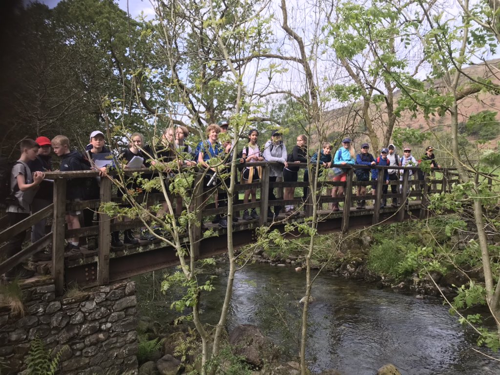 rickcotterill's tweet photo. @winterfoldhs Year 7 looking at river features in Eskdale https://t.co/5lVRO56PHf