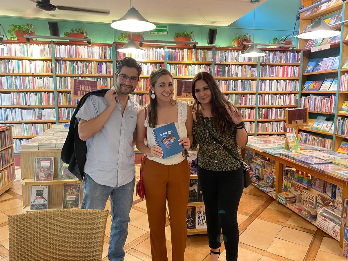 MsClaraGalan's tweet photo. Un placer conocer a los fundadores de Zoombers de @SEK_Lab IRL en México! Tienen un evento digital para docentes esta noche: https://t.co/q3tJwLYvtn #mexed #mexedchat #edtech #edu @felixlopez https://t.co/ExA1RI2zbr