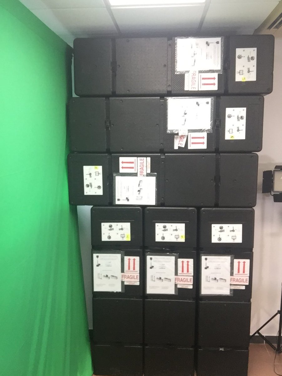 batier's tweet photo. Et voila les 6 robots beam d’ @awabot sont déballés .
Aucun soucis lié au transport 
J’ai tout configuré.
 ils sont maintenant tous opérationnels !
Ils rejoignent le premier présent depuis 4ans!
Une nouvelle flotte à travers toute la #Polynésie  cc @univpf @FTPolynesie https://t.co/z05sDOcuJ6