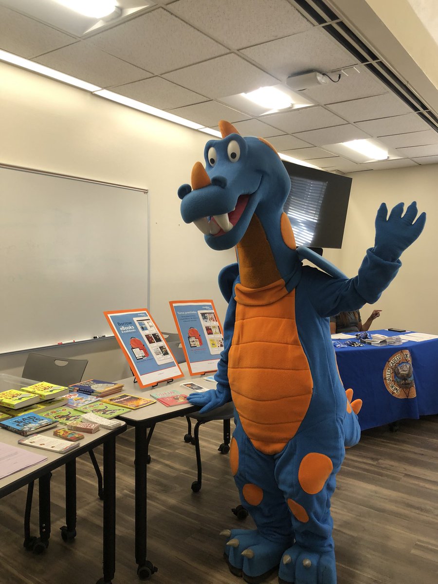 VUSD Summer Resource Fair stop by 505 N. Court from 2-5pm Today <a href="/vusdlibraries/">VUSD Libraries</a>   #VisaliaUSD