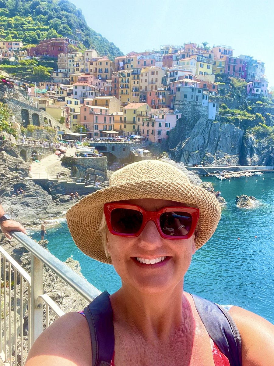 JensSuitcase's tweet photo. From #Monterossa we jumped on a #train to #Manarola, the most picturesque of the five villages in #CinqueTerre (IMO)
The pastel coloured houses clinging to the rocks, bustling harbour and crystal clear turquoise waters is postcard perfect 🇮🇹♥️ @VirginVoyages @ShaneRileyVV #cruise https://t.co/ngpeR8t2ki