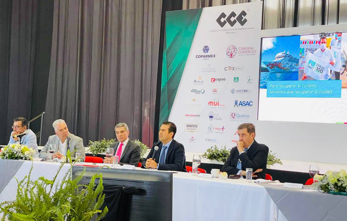 jorgexsa's tweet photo. Hemos aprendido a tocar puertas para hablar sobre todo lo que estamos haciendo en #CiudadDeTodos. En Puebla, ante el Consejo Coordinador Empresarial tuve la oportunidad de presentar cómo Ixtapa Zihuatanejo se ha convertido en un destino turístico atractivo para la inversión. https://t.co/7HyjPVyPMy