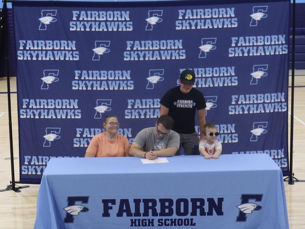 kslader22's tweet photo. Signed and can’t wait to see what the next 4 years have in store for me.
@FBSkyhawksFBall @OhioNorthernFB @coachDeanPaul https://t.co/26451JDSpi