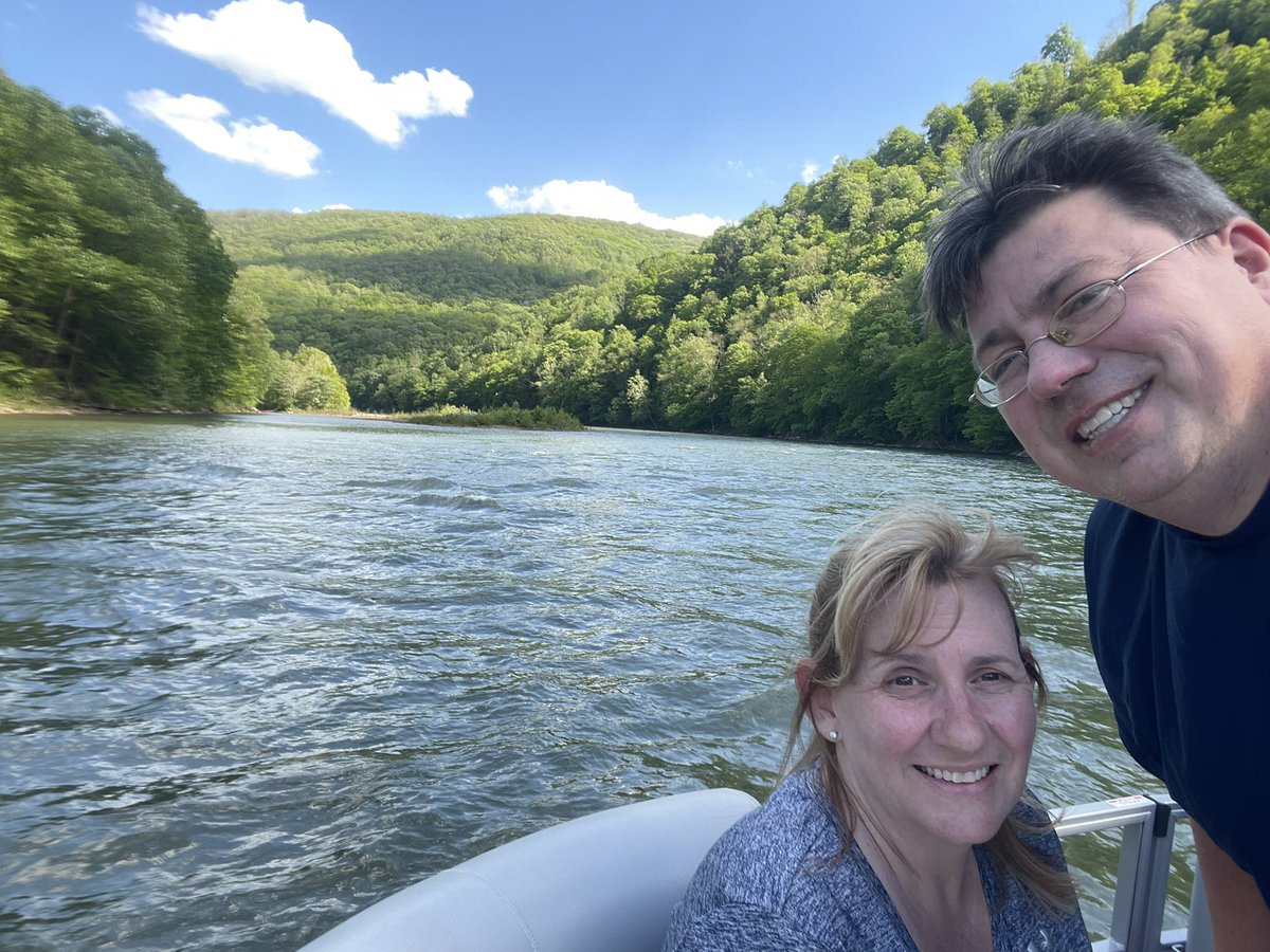 LerfaldNate's tweet image. My happiest place.  Nothing better than sun, water, and being surrounded by mountains of green.  #laketherapy