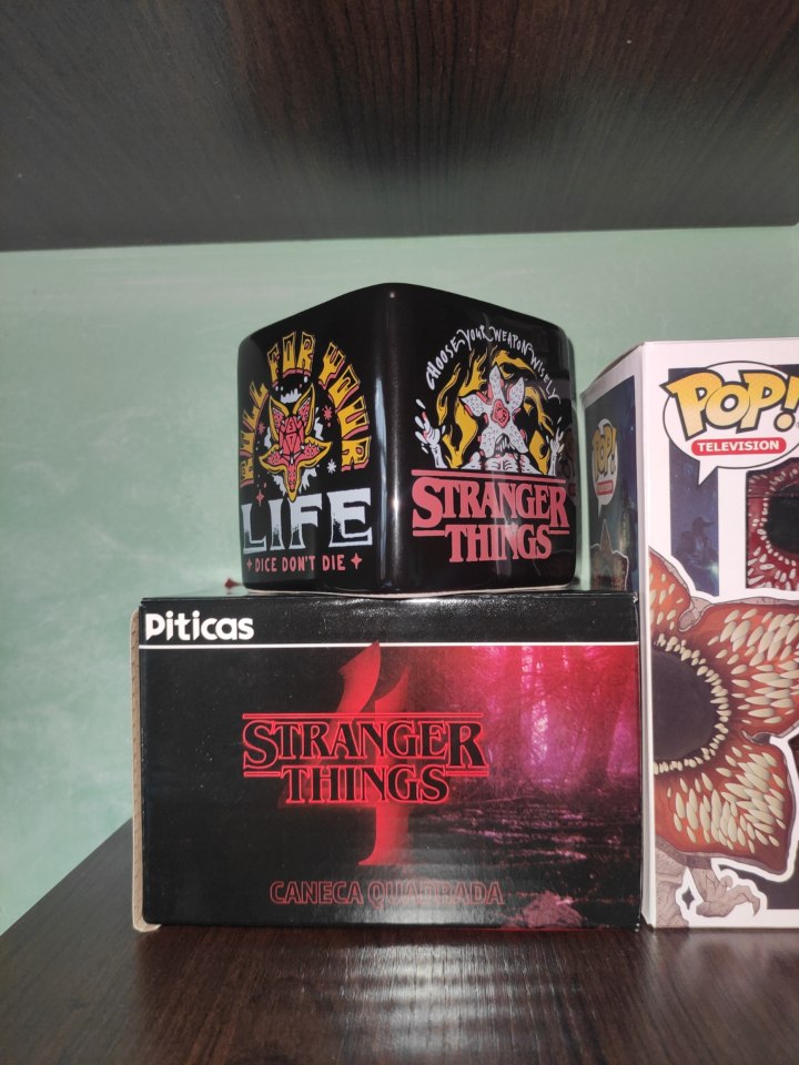 strangerth1ngs5's tweet photo. 🚨A piticas perto da minha casa já está com a nova coleção! https://t.co/p32r85hgKY