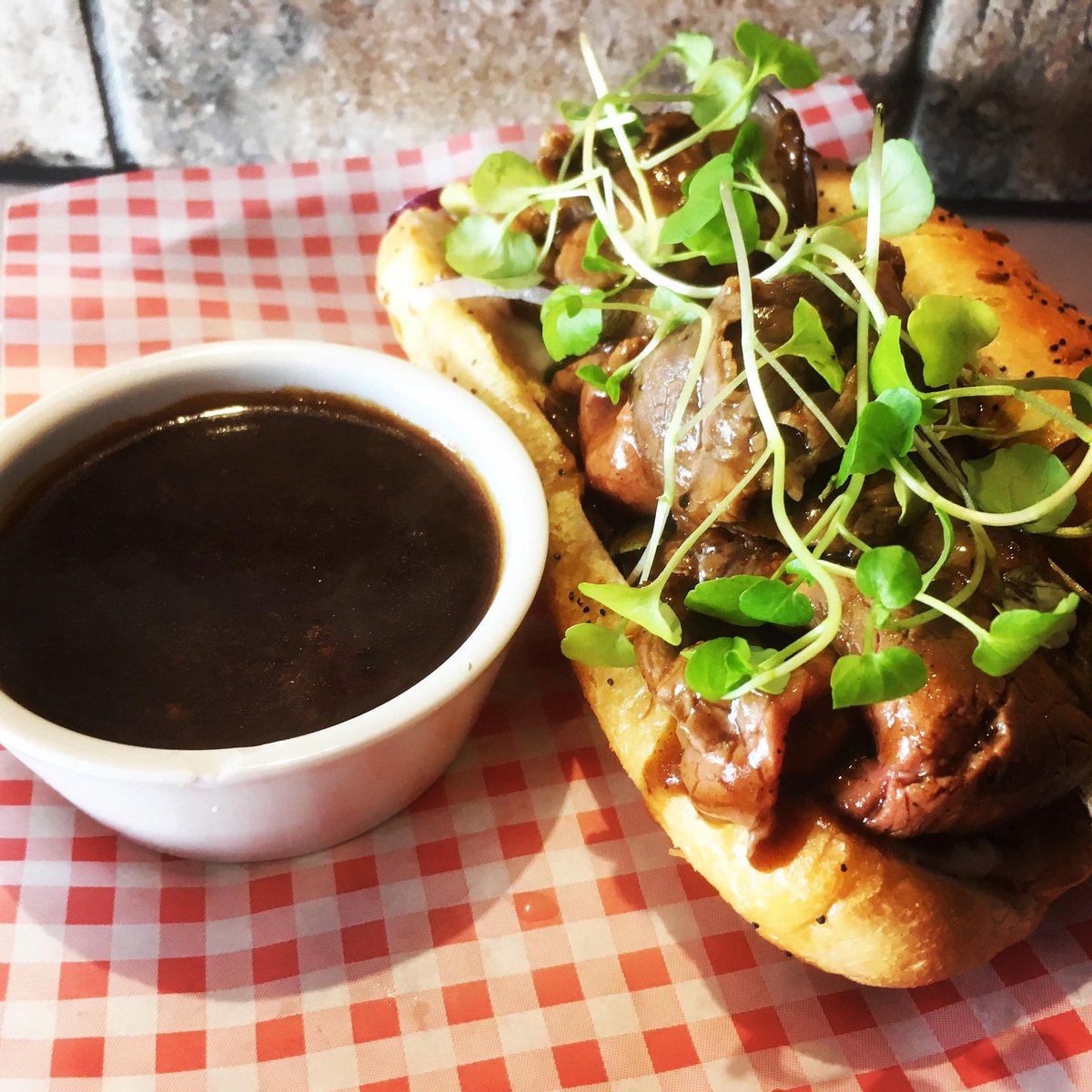 Little Red Rooster tweet media