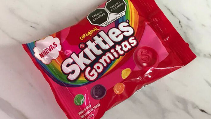 OroNoticiasPue's tweet photo. #Nacional Por #hebra de metal, retiran #Skittles Gomitas de mercado en #México 😱🍬
https://t.co/aMkqeYScZo https://t.co/ePo6YcwwuZ