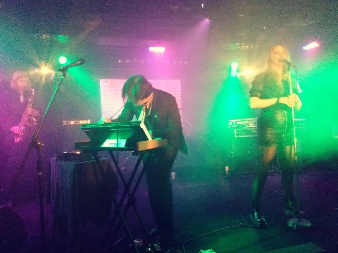 MIRRORS_IN's tweet photo. Verboden Fest 2022 was AWESOME!!!! Thanks So Much for having us. Here's a nice lil photo of us performing "Escape From Berlin" for the 1st time EVER w/ Suzy xx :) :) #magic #foreverxx 
@verbodenfest #verboden #vancouver #newmusic #escapefromberlin #behringerpolyd https://t.co/VgZcOYwXXK