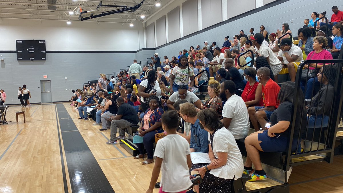 WileyMS's tweet photo. Full house to hear the Wiley Chorus performances! #wileypride https://t.co/noRQ8C4Not