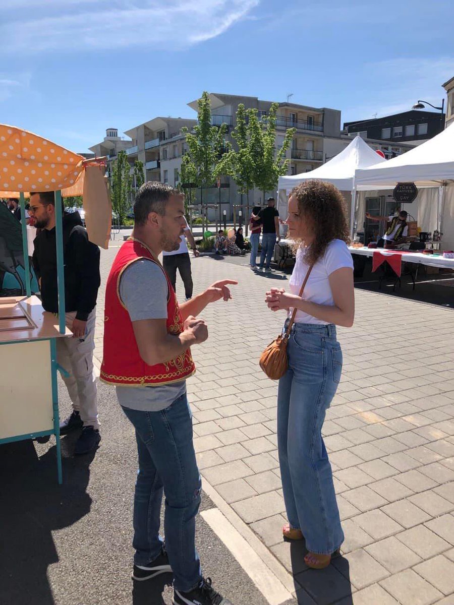 Belle journée ensoleillée pour Festi’quai, sortie en famille. Ravie de retrouver d’anciens élèves 😊 
Vive le multiculturalisme ! 
#AvecVous #MajoritePresidentielle