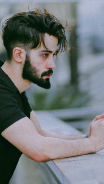 شعوري
ك قارب خشبي محطم على الشاطئ لم يعد قادرًا على الإبحار ولا العودة ليكون شجرة