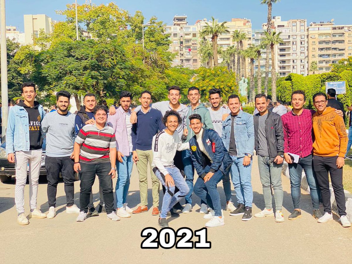 mido3bdelazem's tweet photo. Quote with four random pictures with your best friends you know in FCES and they became more than a brothers and sisters♥️✨
#FCES_23♥️♥️
#Senior22 ♥️♥️ https://t.co/sjxvp0dijf