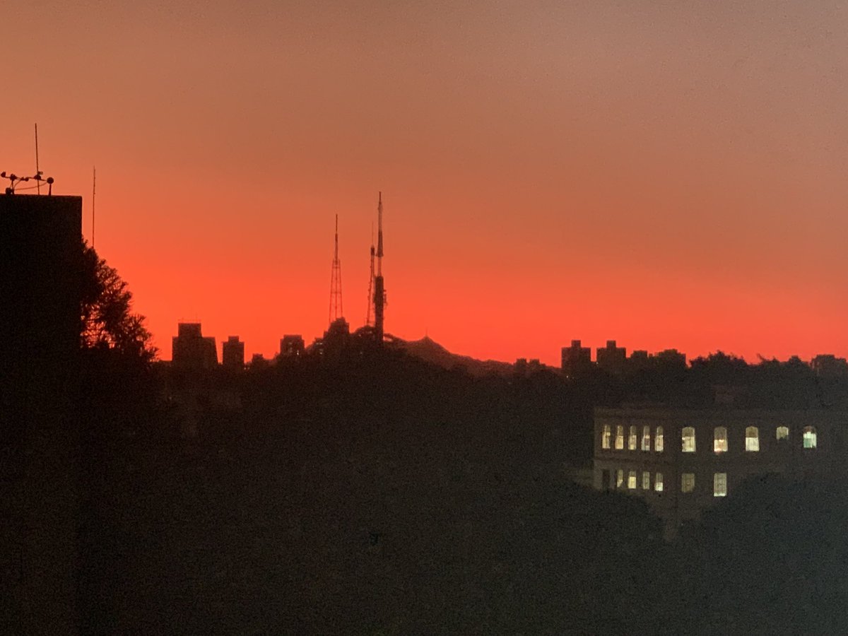 danichacon79's tweet photo. Sunset at Hospital das Clínicas. #sunsetphotography #saopaulo #pathologylaboratory https://t.co/0CKwEUf2i9