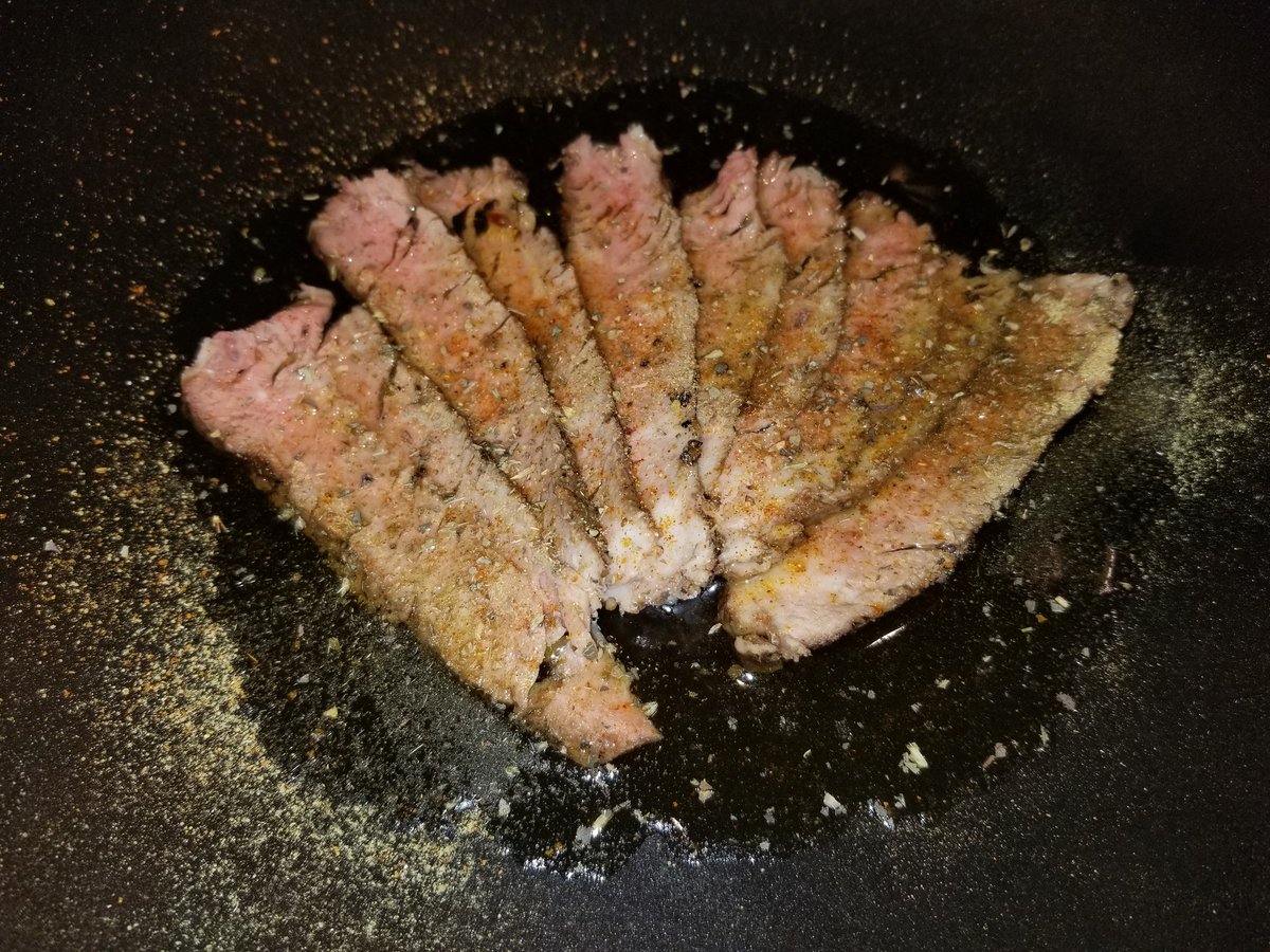 SavvyPCBD's tweet photo. I threw together a Rib Eye Gazpacho with a CBD Infused Roast Garlic and Basil Olive Oil that I've been working on and will be releasing, seasoned with Lawry's, Old Bay, Oregano, and Thyme
#savvyp #savvypcbd #savvypcafe #gourmetmunchies #gourmetcbdfood #5starcbdfood https://t.co/7tD7L7gB5X