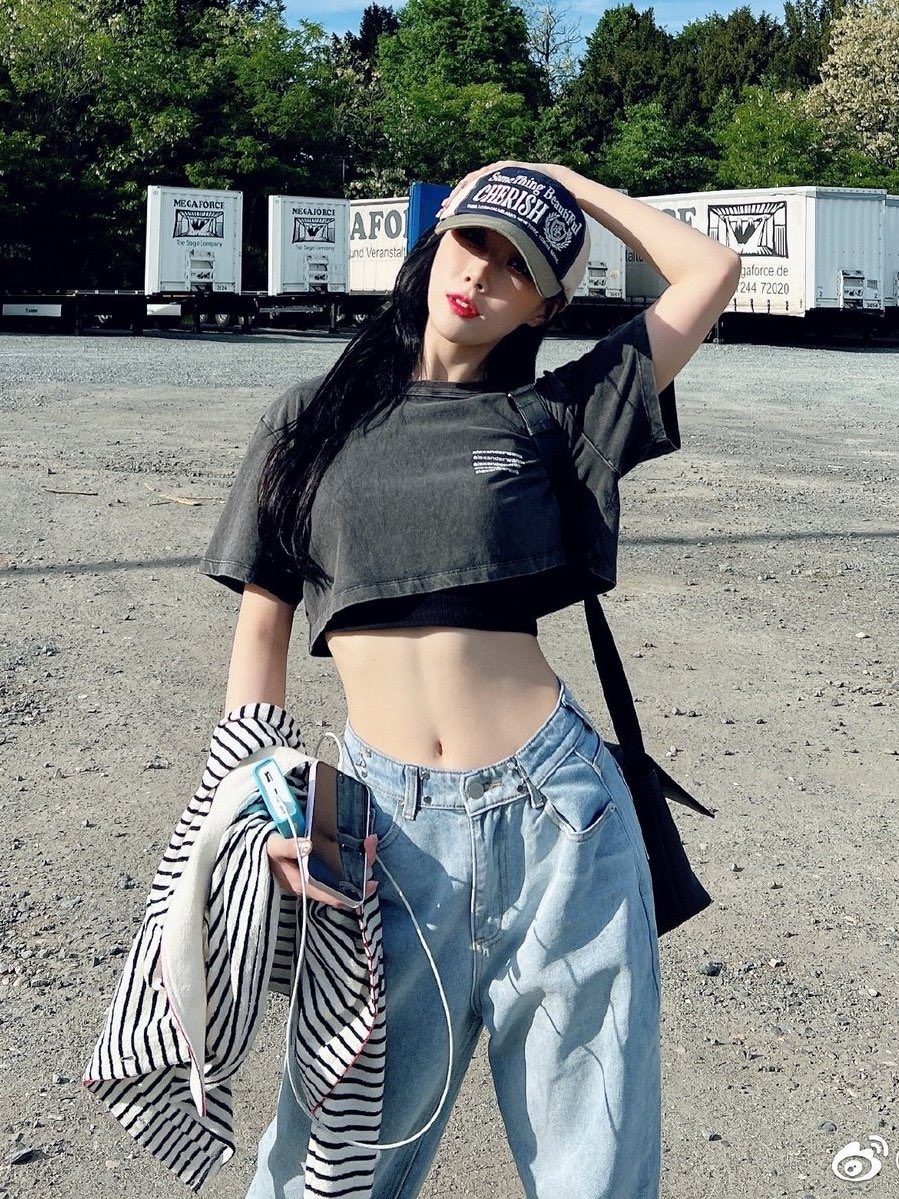feeeelbokkie's tweet photo. excuse me mISS HANDONG??!?!?!?!? #DREAMCATCHERInGermany https://t.co/QN9GhSBJi7