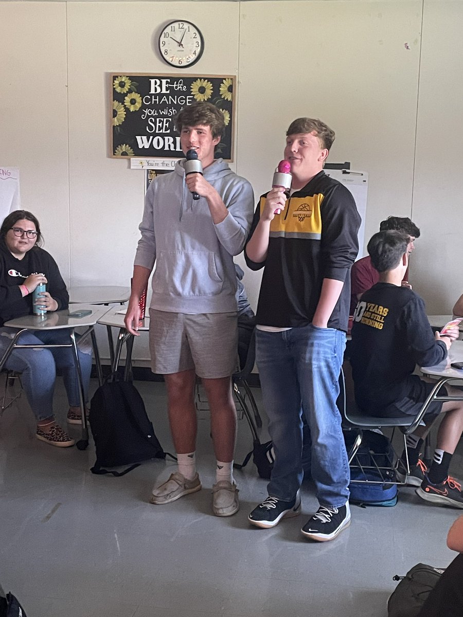 mrsyock's tweet photo. When I started at @GEVSD almost three years ago, the honors algebra 8th graders stole my heart! I promised them a karaoke party but… C-19 took that away from us. 

Well today, as they are now sophomores, we made it happen! It was a blast 🤩 #buildrelationships #iteachstudents https://t.co/eDBN5z2Au9