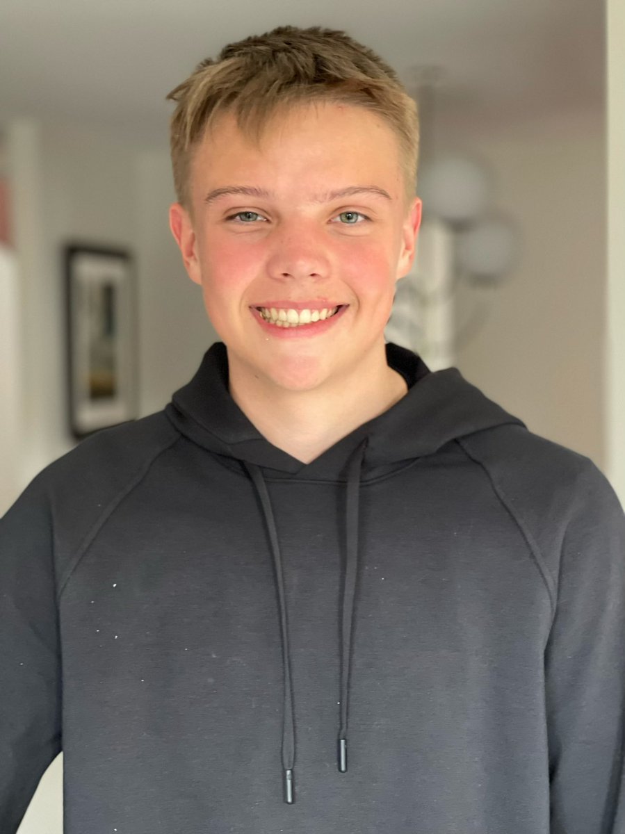 heididelf's tweet photo. Braces, gone 💥 😃 #myjackson https://t.co/3UyYprSmVL