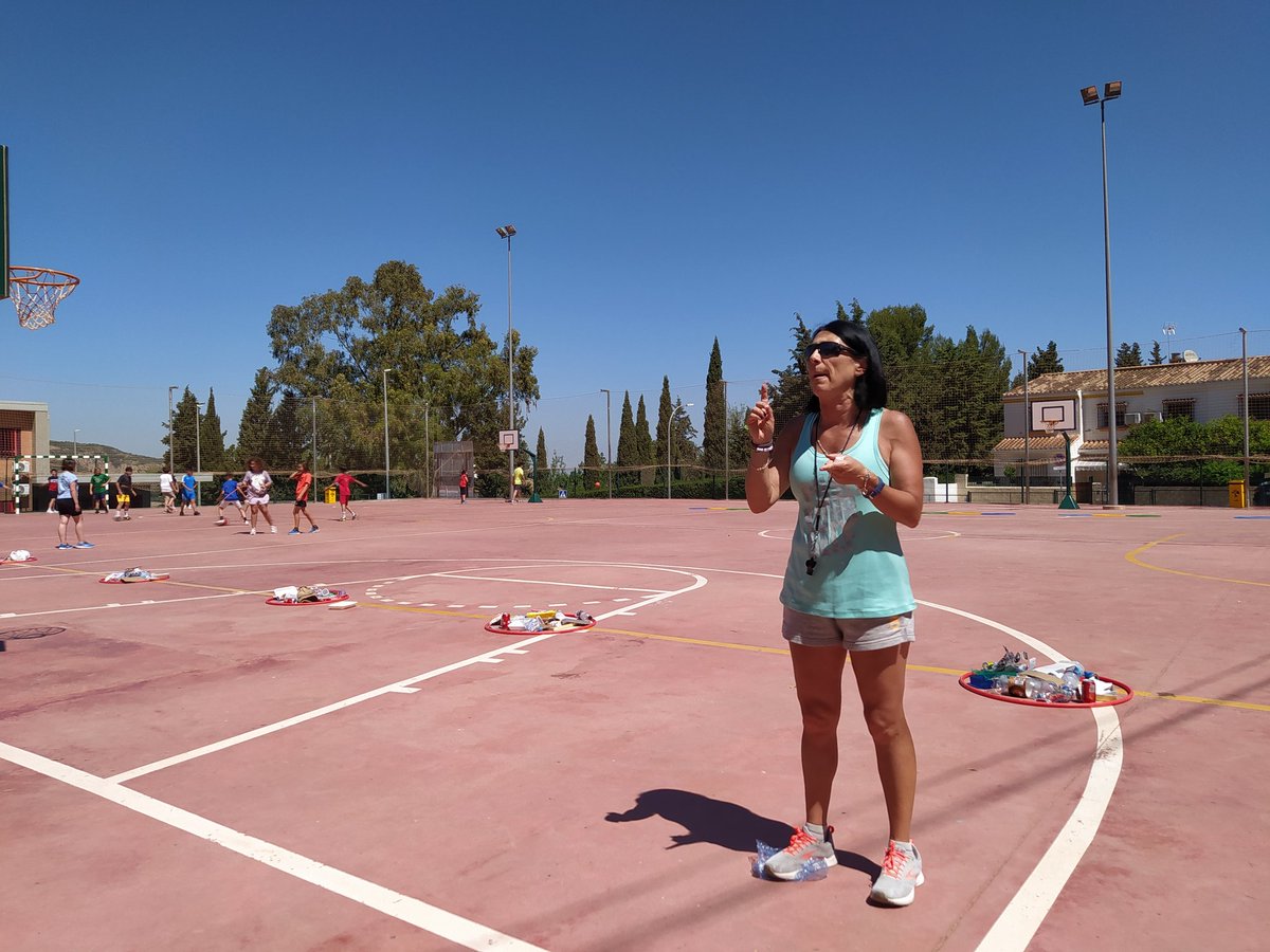 CeipReinaSofia's tweet photo. 17M: ENCESTA LA BASURA, juegos en Educación Física para reciclar correctamente. @ProEdSaludable @ProInnoAnd @EcoescuelasAND https://t.co/kToXYrAIh9