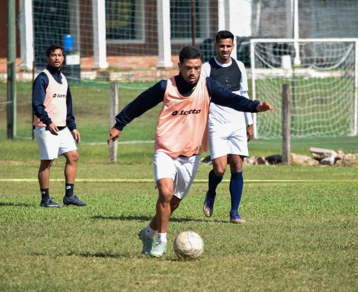 ResiSportClub's tweet photo. Sesión de martes finalizada ✔️ 

Intensificando los trabajos previos al compromiso del Sábado ⚽

#lacelestemipasión 🔺 https://t.co/kcHrkmpt0o