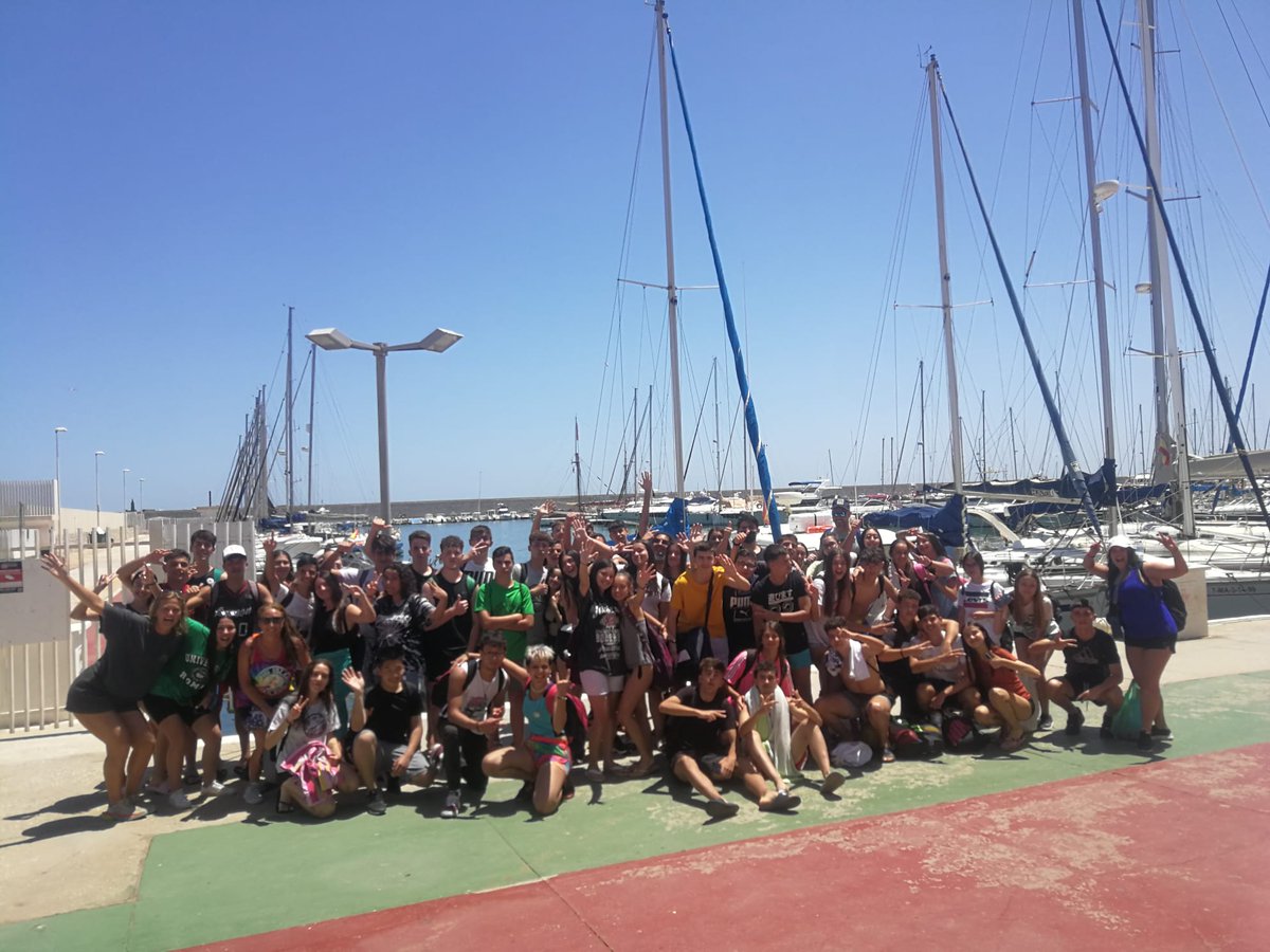 IESRPE1's tweet photo. Semana cultural 4°ESO. Día 2.
El alumnado del @IESRPE1  disfrutando en la mañana del martes de actividades náuticas y deportivas en un día maravilloso. https://t.co/vrNPOwyDgU