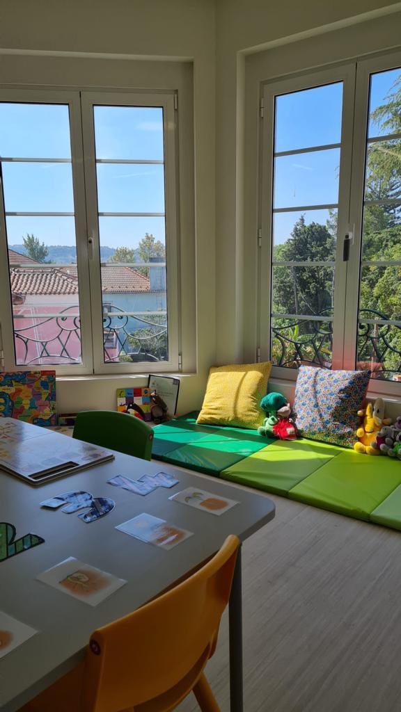 Nous serons heureux de vous accueillir. Espaces lumineux et ouverts sur notre jardin… qu’en pensez-vous ?